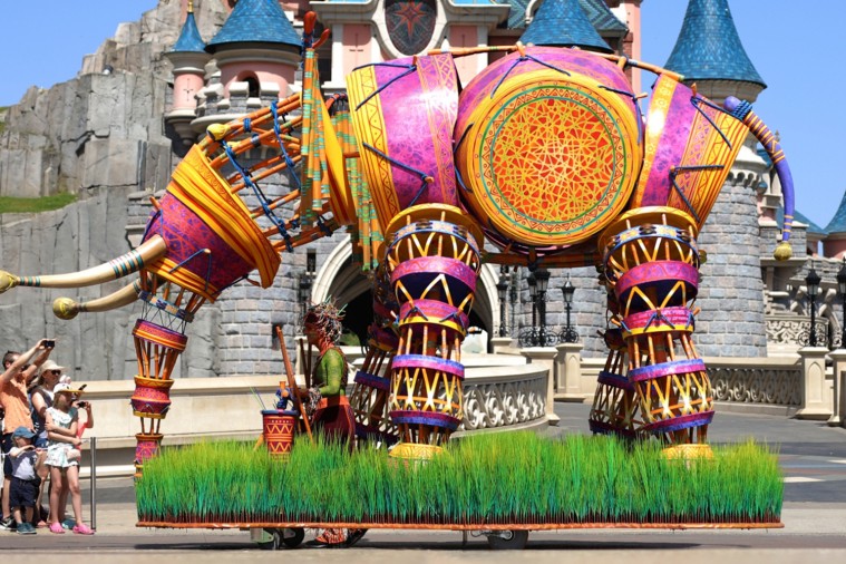 realisation serie 300 parade float