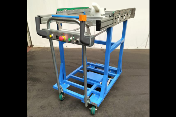 Motorized tool cart equipped with a non-slip AWD® 150 wheel, an On/Off button, and remote functions: battery charge indicator and charging port. IDEC EZ WHEEL AWD 150 motorized tool cart