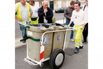 Chariot urbain équipé d’une roue électrique ez-Wheel® Série 10’’ Chariot urbain équipé d’une roue électrique ez Wheel® Série 10’’