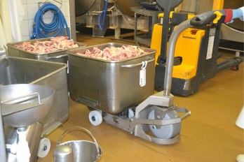 ezW300F/W wheel controlled by the ezRTH/W/IP tiller head offers a wireless solution without connector, perfect for demanding and wet environments. ezW300F/W wheel controlled by the ezRTH/W/IP tiller head offers a wireless solution without connector, perfect for demanding and wet environments.