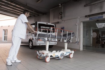 Emergency stretcher motorized by an ez-Wheel® electric wheel Series 300M Emergency stretcher motorized by an ez-Wheel® electric wheel Series 300M